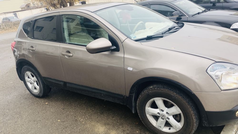 Машина Nissan Qashqai