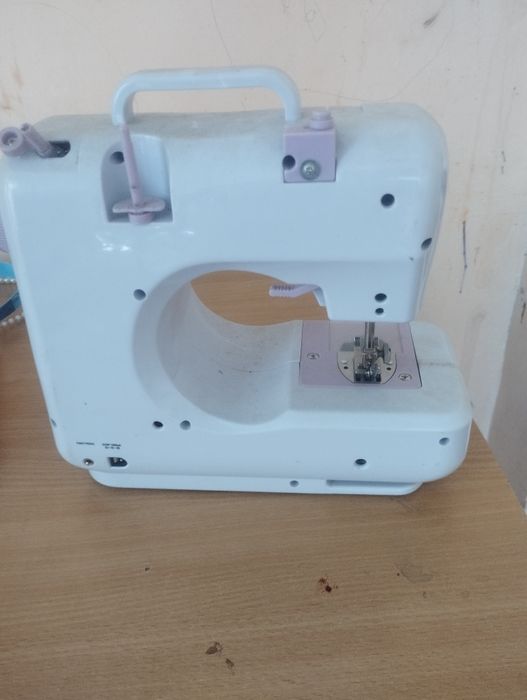 Швейная мини машинка