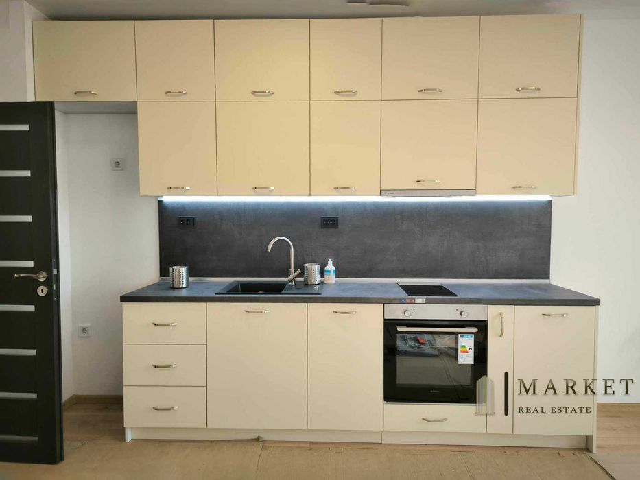 Дава се под наем Тристаен апартамент в Пловдив, Христо Смирненски - 110 кв.м за 561 € - Снимка #1