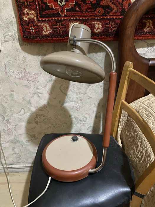 Настольная лампа