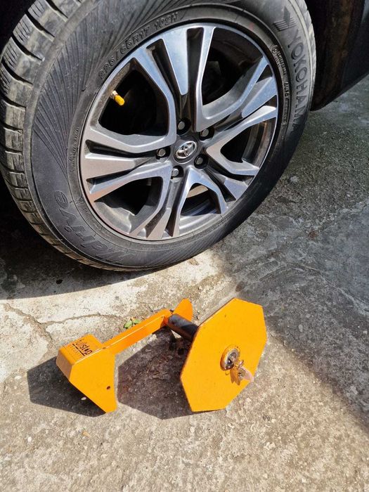 Sistem de bloca roți