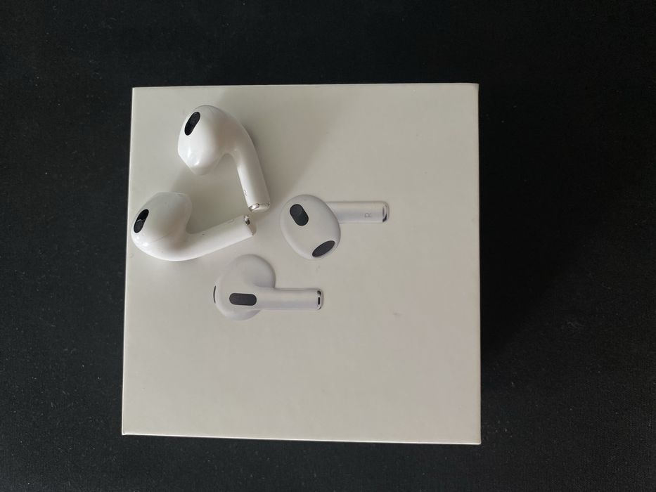 AirPods 3 без кейса