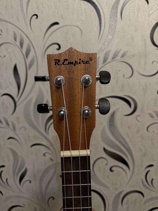 Укулеле, R.Empire