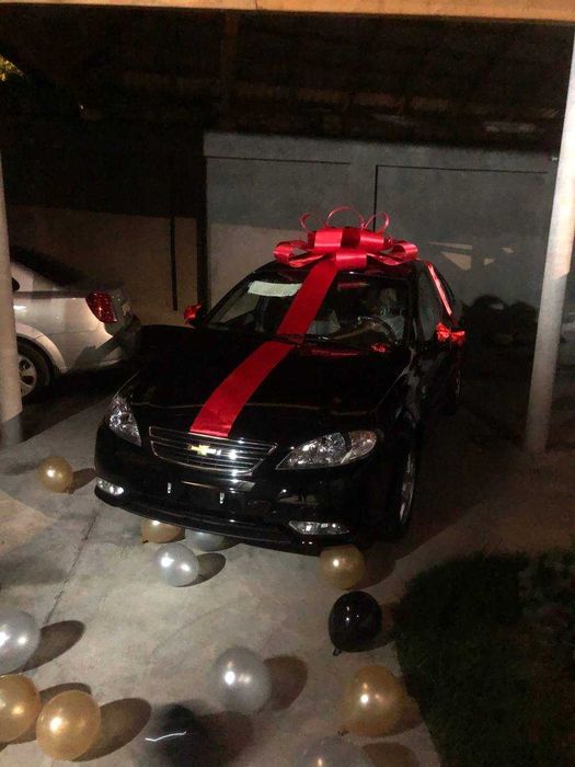 Оформление машин автобантами лентами - бантики ленты надписи