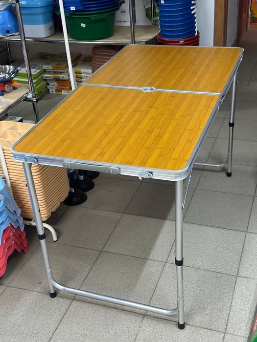 Стол и 4 стульчика