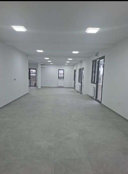 Spațiu comercial