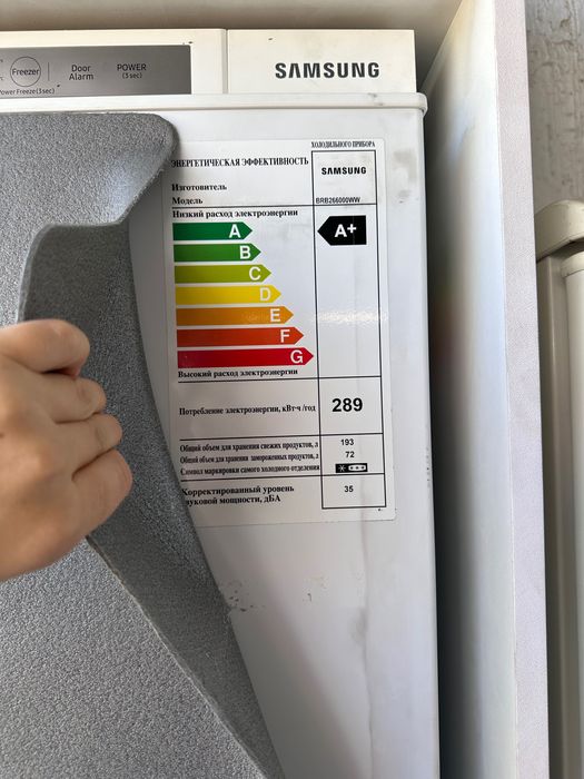 Продам встраиваемый холодильник Самсунг