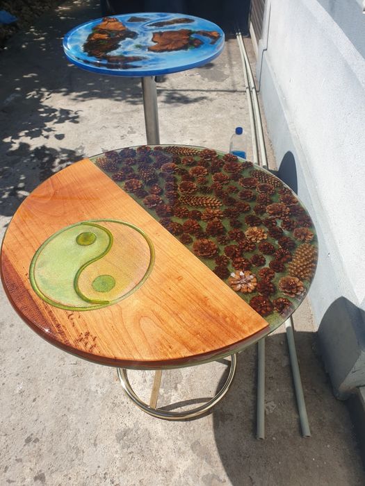 Vind masuta cafea din rasina si lemn de cires