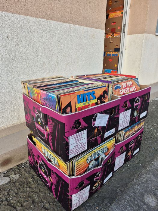 Vând 200lp Lot Discuri Vinil colectie muzica usoara mixta straina

Lot