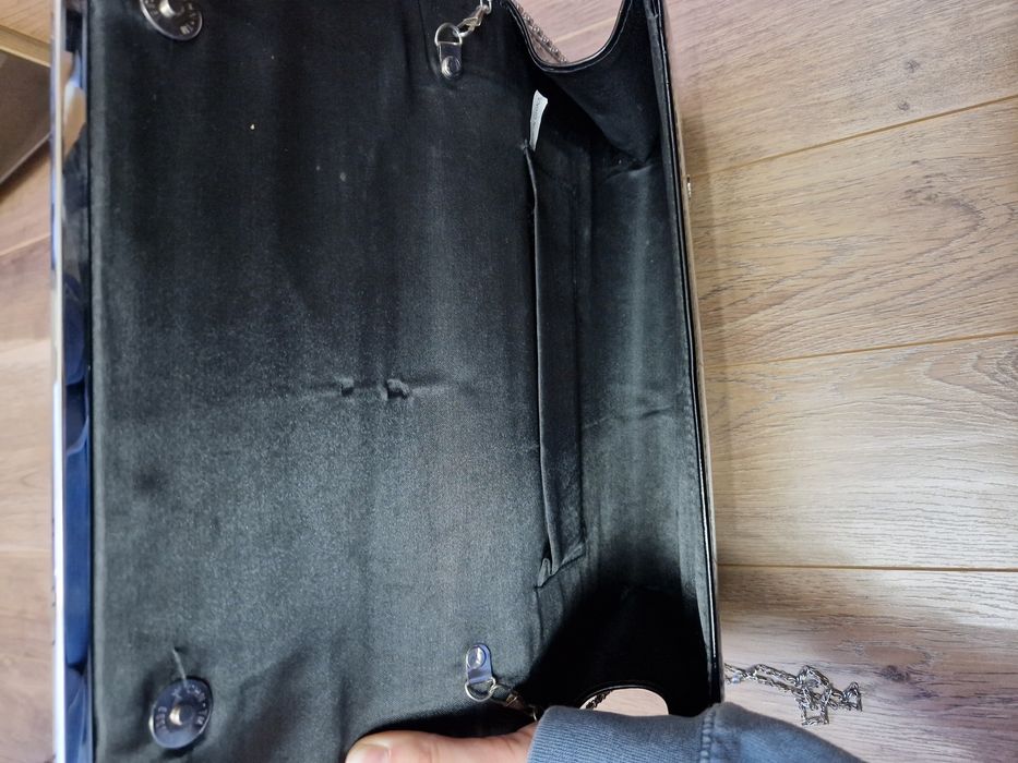 Дамска лачена чанта