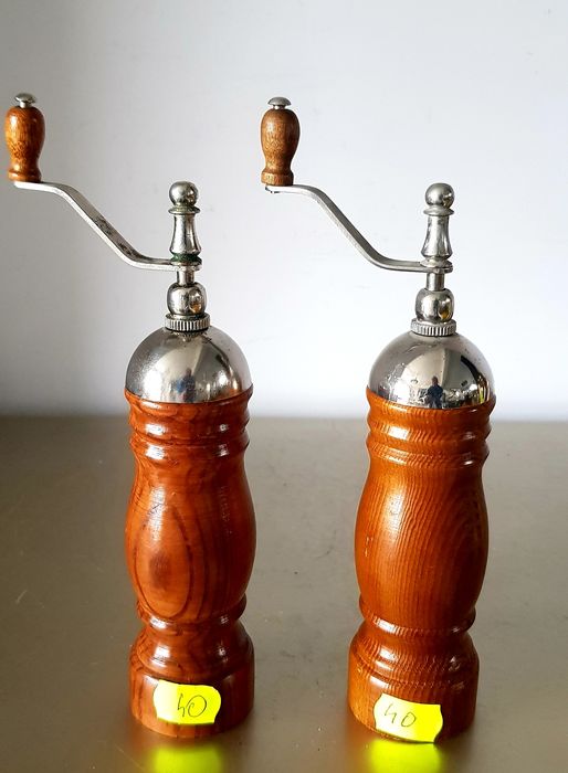 Râsnite/solnițe  vechi din lemn pictate manual