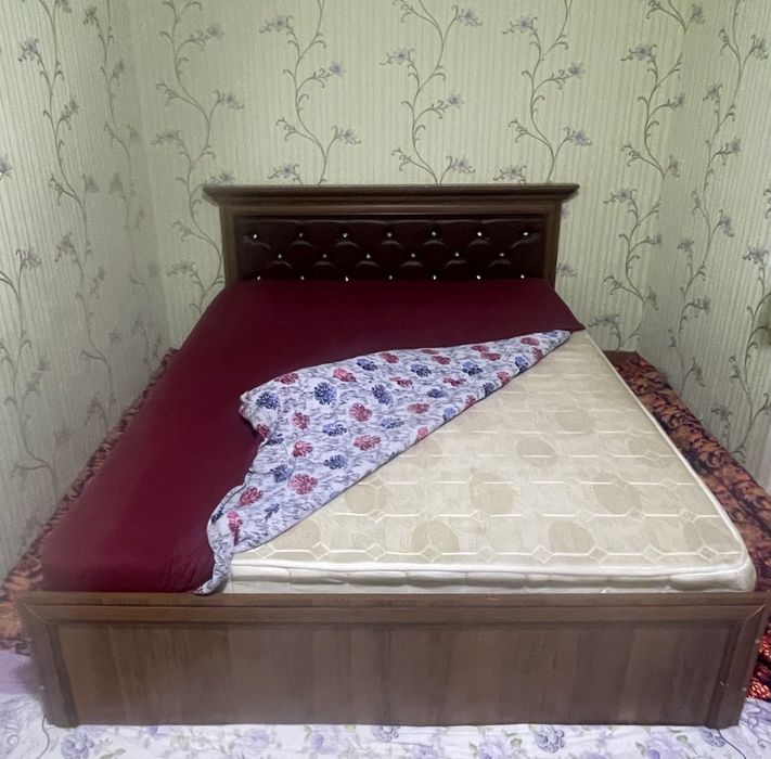 Мебель и холодильник