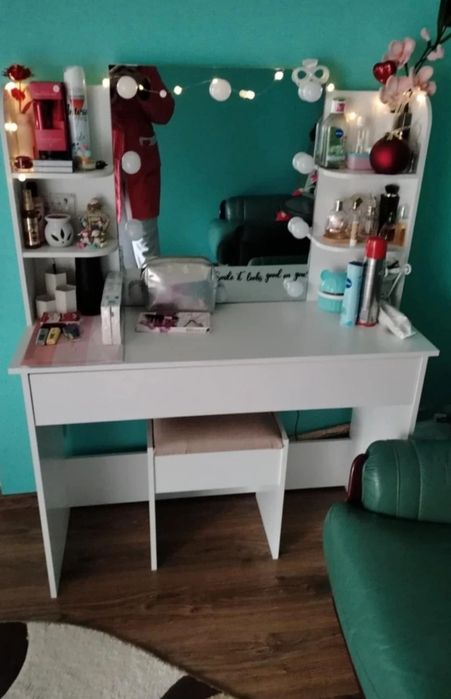 Masa  machiaj cu scaun