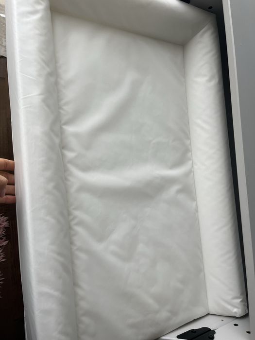 Бебешко легло с матрак и шкаф за повиване Sundvik