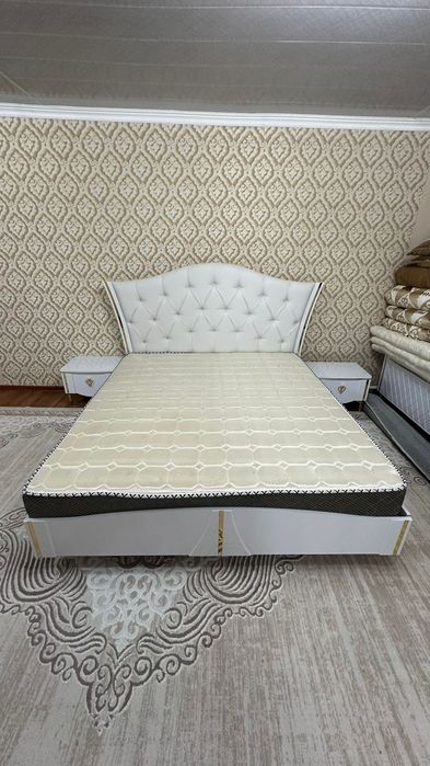 Продам спальный гарнитур.