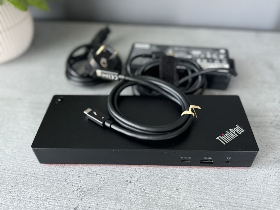 Dock Lenovo ThinkPad Thunderbolt 4 + incarcator 135W