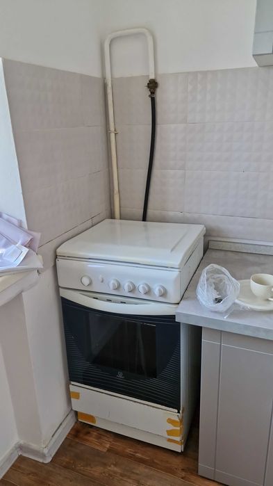 Продам газовую плиту