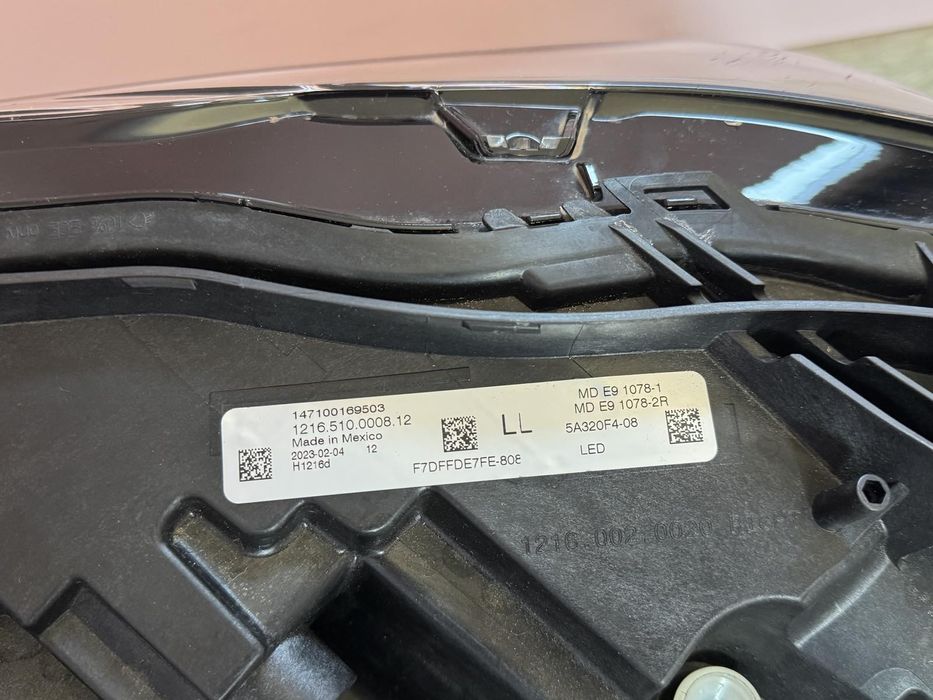 Десен Фар BMW 2 Series G42 LED/2023 Перфектен