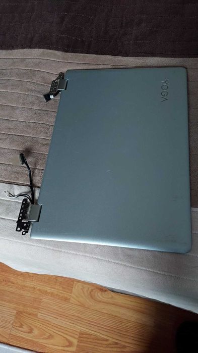 Display 11.6 inch, 1920 x 1080 (16:9) FHD de la Lenovo Yoga 710-11ikb