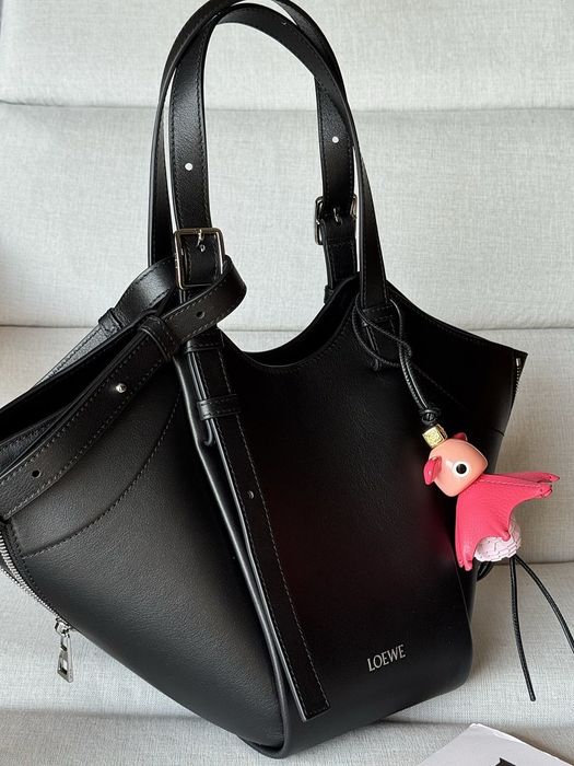 Geanta  Loewe Hammock Flip bag in classic calfskin