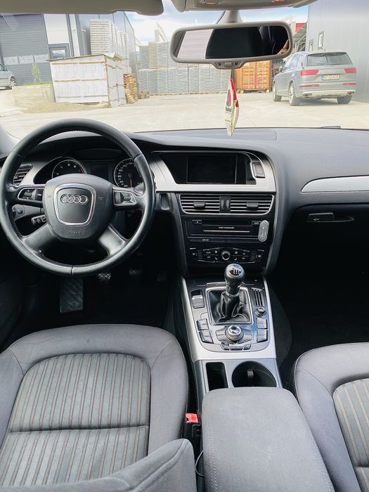Vând Audi A4 Benzina