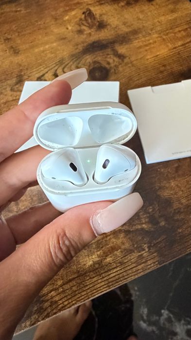 Apple airpods 2nd gen с кутия