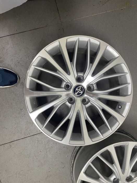 Оригинальные диски toyota camry r18