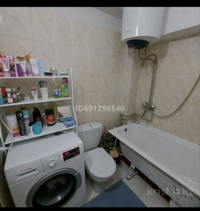 Продам двух комнатную квартиру .