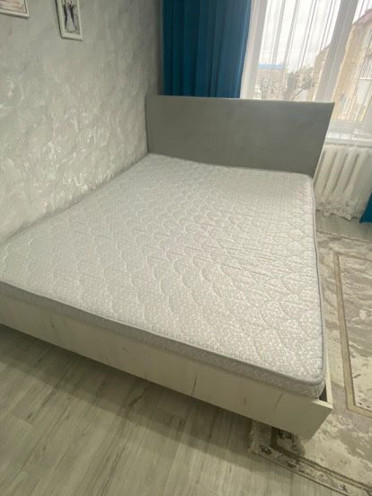 Продам тахту с матрасом