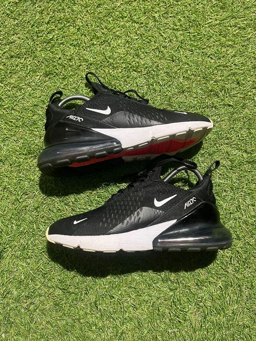 Дамски маратонки : Nike Air Max 270 39