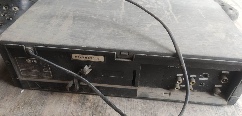 Видеомагнитофон LG (VCR), модель LG AL170W.