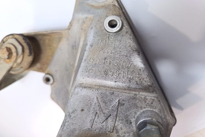 Suport cutie viteza dreapta 8D0399114S Volkswagen VW Passat B5.5 (fac