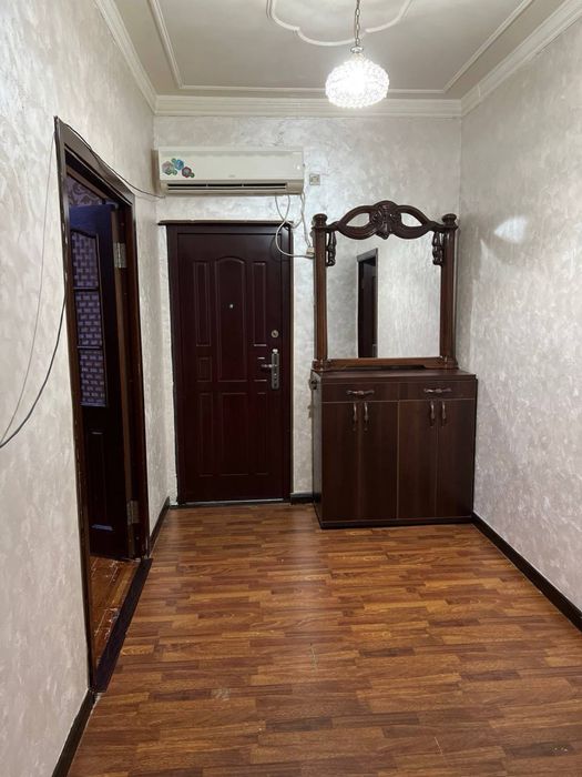 Продаётся 3/5/5 на Карасу-6. Среднее состояние. 78 м2. Балкон 2х6