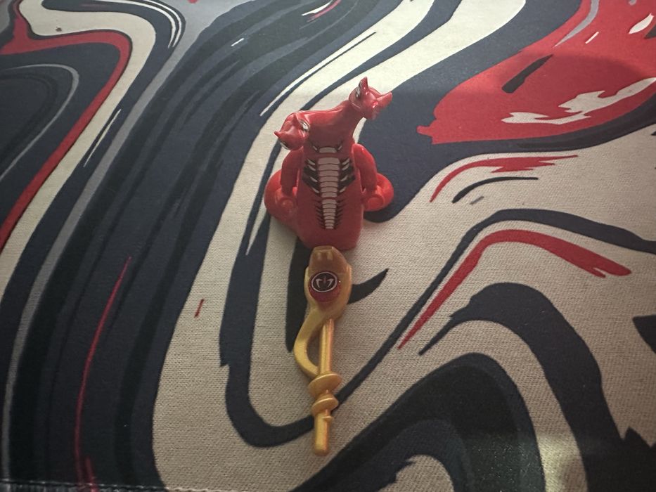 Продам лего минифигурку  Fangtom