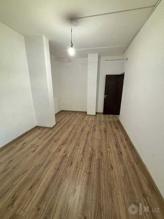 (А) Продаётся квартира под коммерческое помещение.