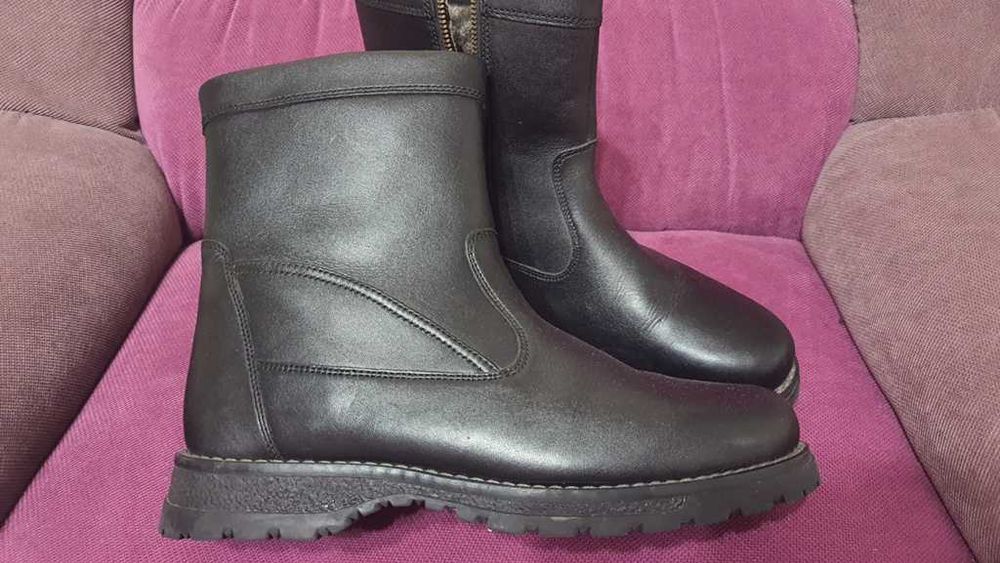 Ghete piele naturala, blanita naturala de miel, de la FRETZ marimea42