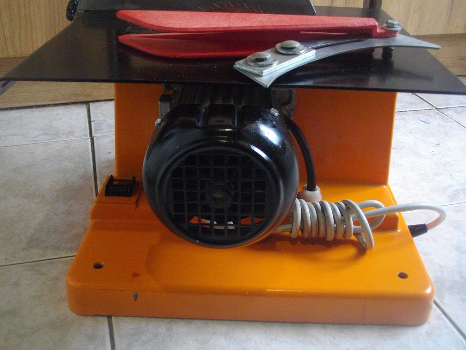 HANNING 700W 3,2A електрически немски настолен циркуляр професионален