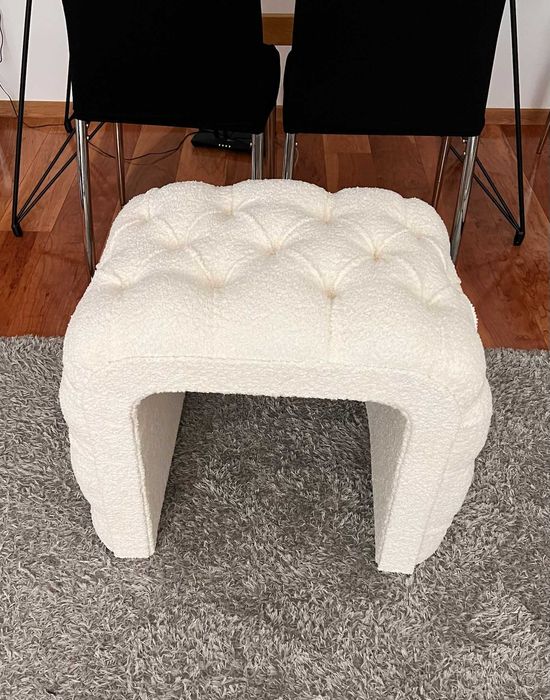 Puful este moale, ușor și fabricat din materiale de calitate.