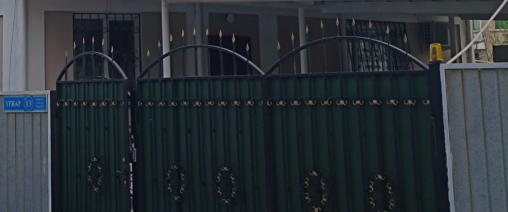 Продам распашные ворота с калиткой