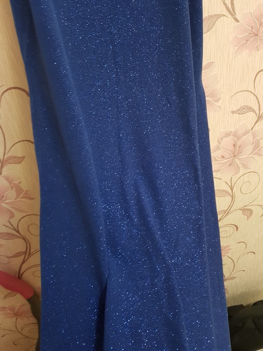 Вечернее платье на бретельках