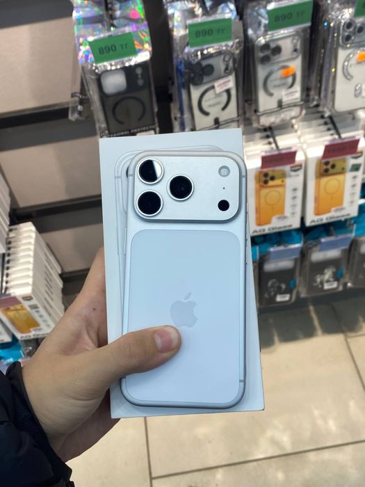 iPhone 17 pro белый новый