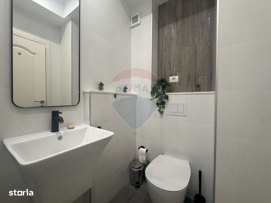 Apartament cu 3 camere de închiriat în zona Central