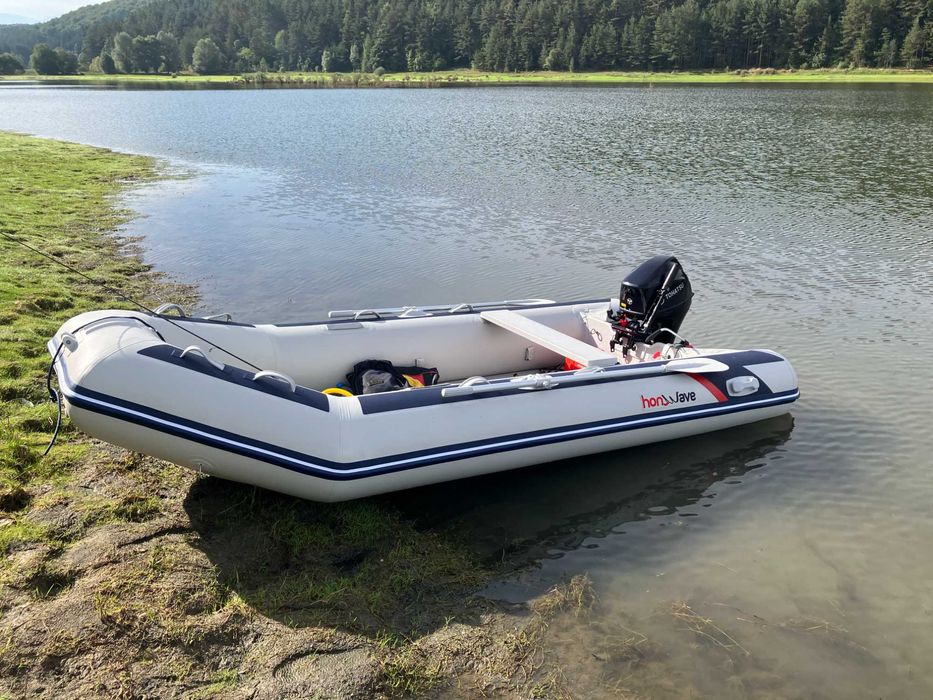 Продавам лодка Honwave 3.85
