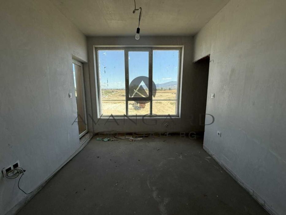 Продава се Тристаен апартамент в Пловдив, Христо Смирненски - 76 кв.м за 1382 €/кв.м - Снимка #1