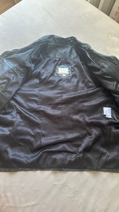 Продам кожанную куртку!!!