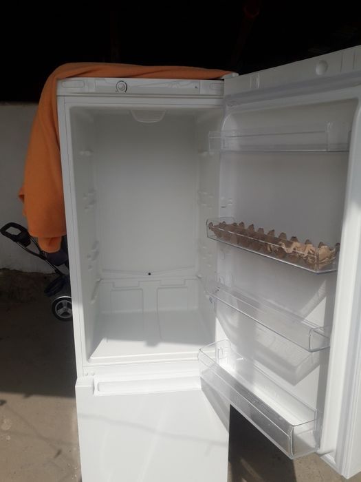 Продам холодильник Индесит  в хорошем состоянии.  Индесит холодильник.