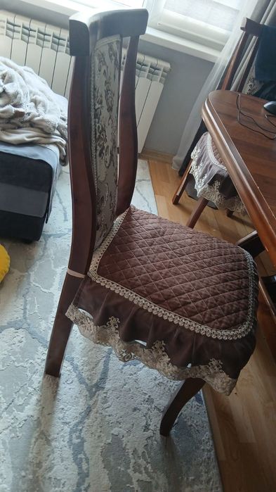 Стол со стульями