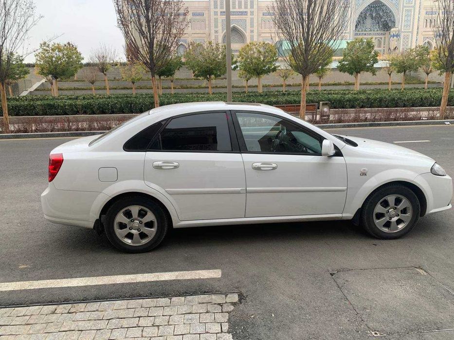 Продаётся автомобиль GENTRA