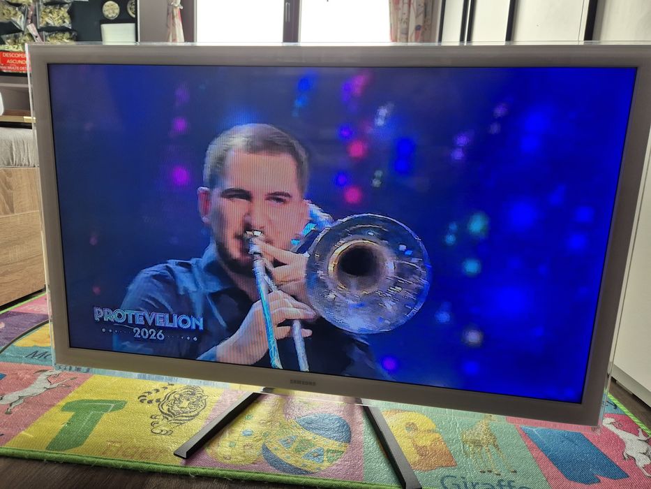 Televizor Smart LED Samsung HD 81 cm