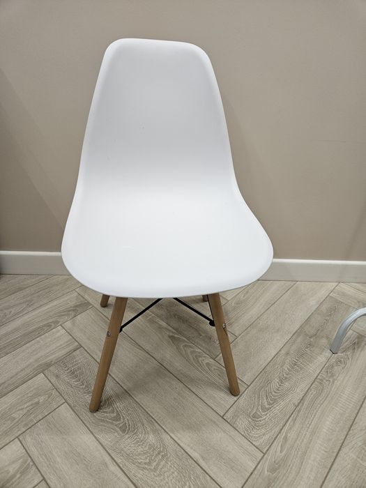 Продам  вешалку и стул